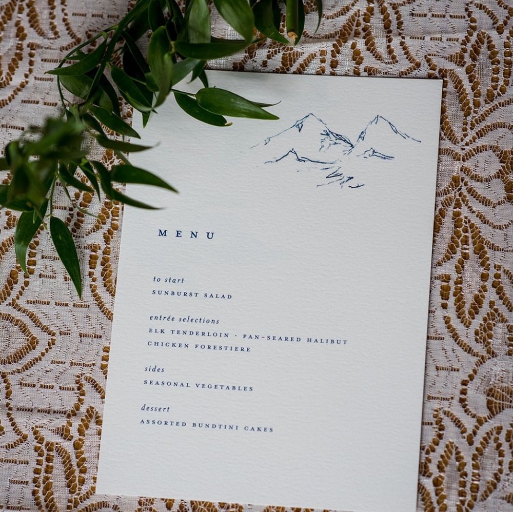 Vintage-style lace table runners